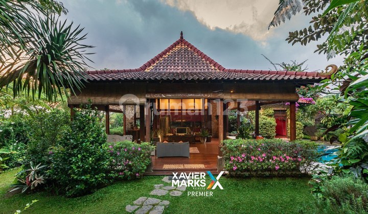 Villa Eksklusif Javanese Tropis Modern Siap Operasional di Bumiaji Batu
