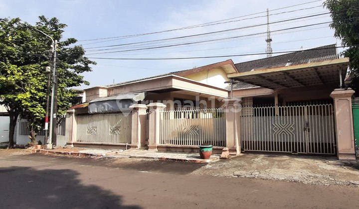 For Sale Spacious House on Jalan Candi Candi Lowokwaru Malang City
