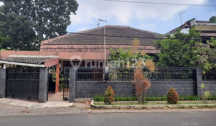 Dijual Rumah Hook Vintage Tengah Kota Semi Furnish di Klojen Malang Dijual Rumah Hook Vintage Tengah Kota Semi Furnish di Klojen Malang