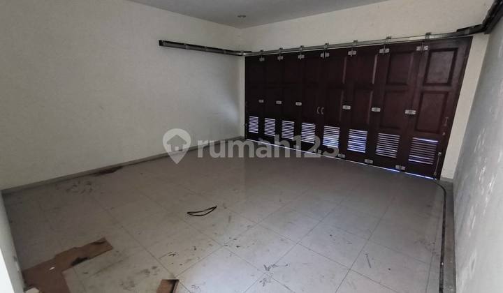 Family-Friendly House Near Ijen Boulevard Klojen Malang 2