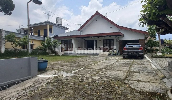 Well-Maintained Family Friendly Comfortable House in Bumiaji Batu Well-Maintained Family Friendly Comfortable House in Bumiaji Batu