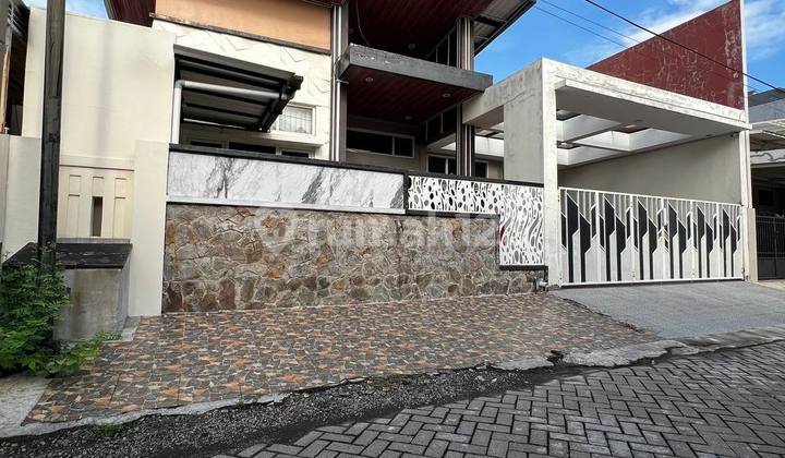 Rumah Mewah Lokasi Prestius di Waru Sidoarjo Rumah Mewah Lokasi Prestius di Waru Sidoarjo