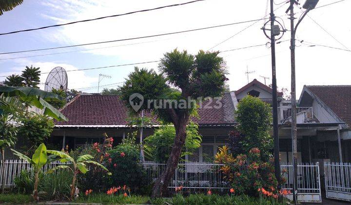 Rumah Klasik Tengah Kota di Jalan Buah Buahan Sukun Malang 1