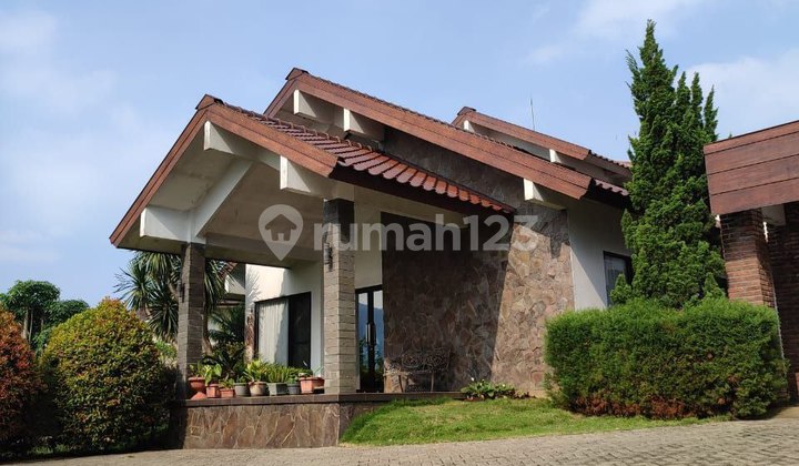 Villa with View of Alam Asri, Comfortable with Spacious Garden in Trawas, Mojokerto