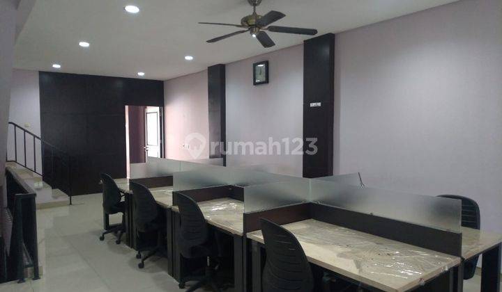 Disewakan ruko 3lt di Jl. Abdul Rivai 1