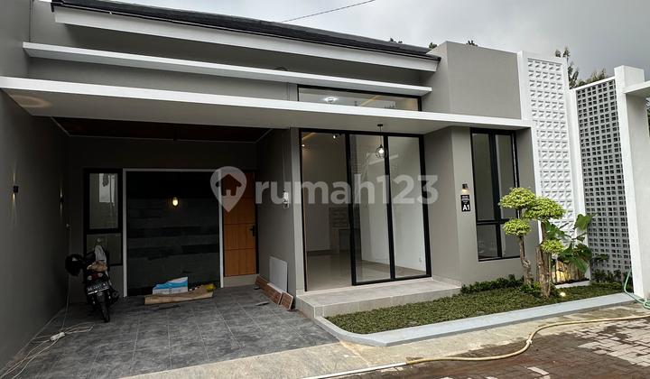 Rumah Cantik Siap Huni Di Cebongan 1