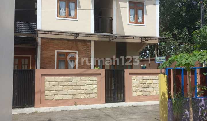 Exclusive Boarding House and Main House Near UGM Campus in Monjali. 2