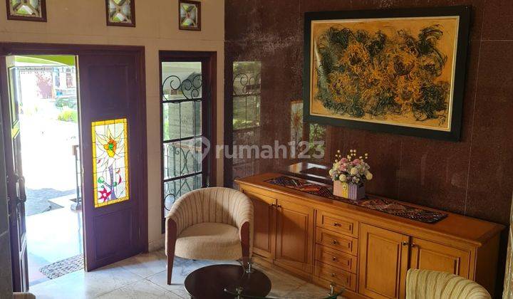 RUMAH MEWAH BESAR DALAM PERUMAHAN DEKAT KAMPUS UGM DAN UII DI JALAN KALIURANG KM 8 6
