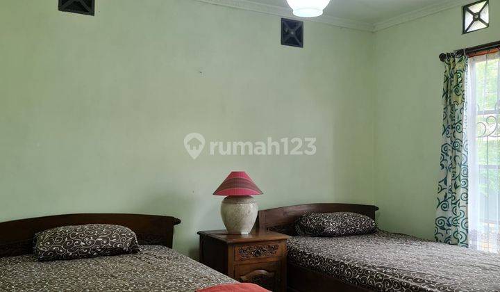 RUMAH MEWAH BESAR DALAM PERUMAHAN DEKAT KAMPUS UGM DAN UII DI JALAN KALIURANG KM 8 13