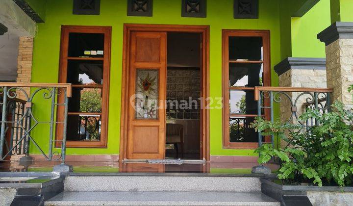 RUMAH MEWAH BESAR DALAM PERUMAHAN DEKAT KAMPUS UGM DAN UII DI JALAN KALIURANG KM 8 16