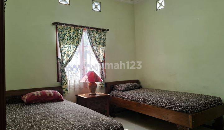 RUMAH MEWAH BESAR DALAM PERUMAHAN DEKAT KAMPUS UGM DAN UII DI JALAN KALIURANG KM 8 18