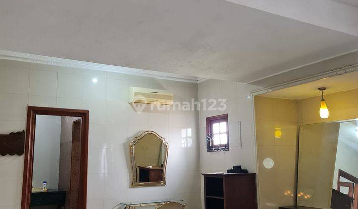 RUMAH MEWAH BESAR DALAM PERUMAHAN DEKAT KAMPUS UGM DAN UII DI JALAN KALIURANG KM 8 21