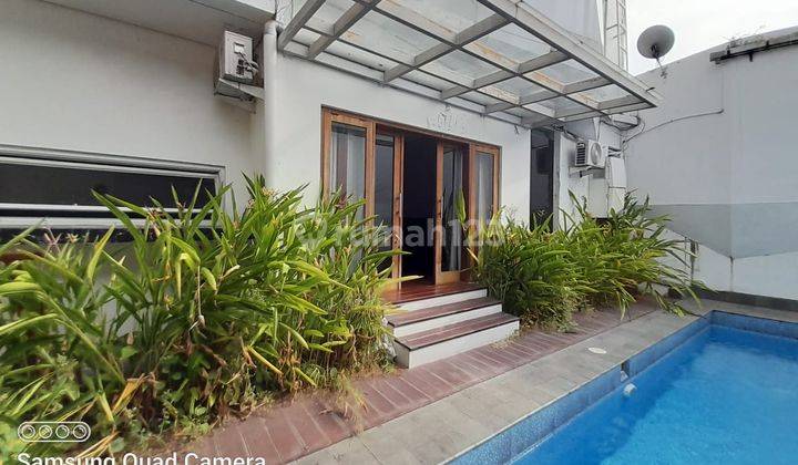 RUMAH.MEWAH DENGAN KOLAM RENANG DI TENGAH KOTA JOGYAKARTA  4