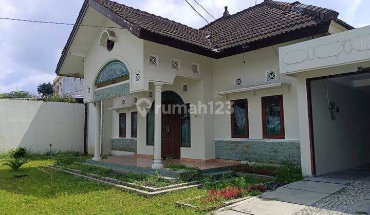 RUMAH DENGAN TANAH LUAS DI JALAN KALIURANG  1