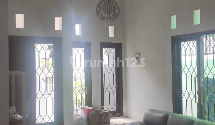 RUMAH CANTIK SIAP HUNI  DEKAT KAMPUS  UGM  DI JALAN KALIURANG KM 5 3