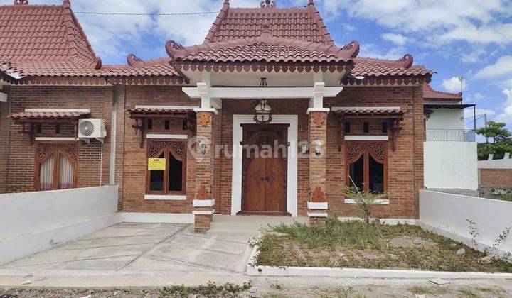 RUMAH  MODEL ETNIK LIMASAN KLASIK DI PRAMBANAN 1