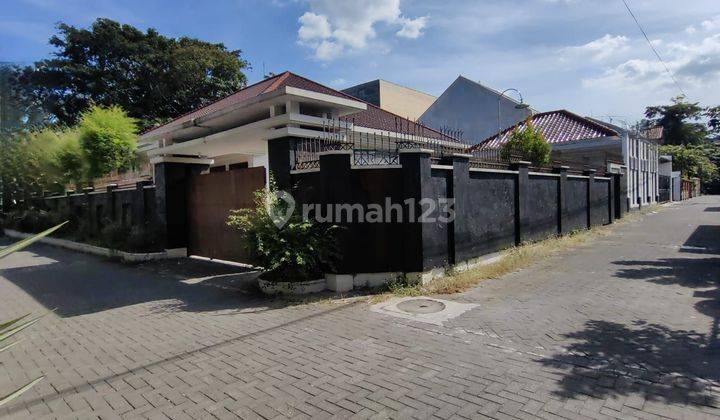 RUMAH' MEWAH DEKAT KAMPUS UGM  DI JALAN KALIURANG KM 4 1