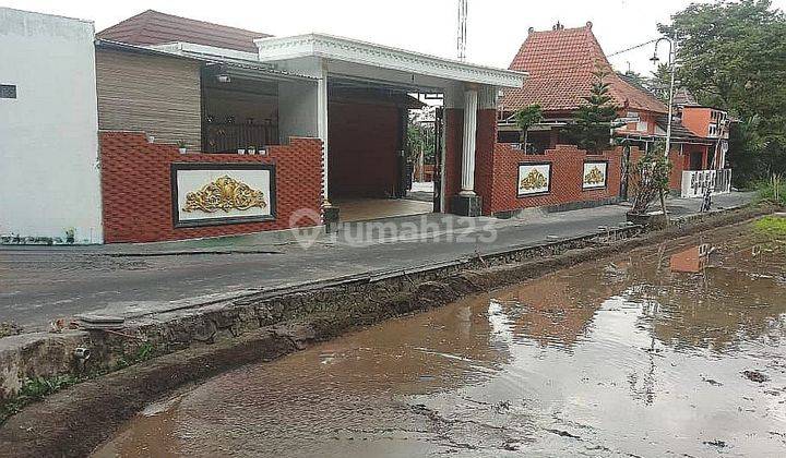 RUMAH CANTIK MODEL CLASSIC  DAERAH TEMPEL JALAN MAGELANG KM  17 2