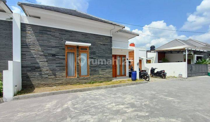 RUMAH CANTIK DALAM PERUMAHAN DI JALAN SOLO  2