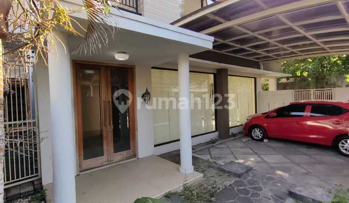 Rumah Mewah Lahan Luas Dan Asri Di Maguwo