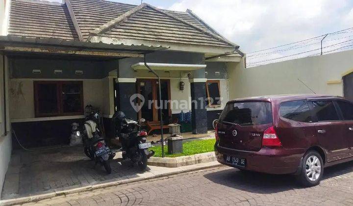 Rumah Cantik Dalam Perumahan Di Nologaten  1