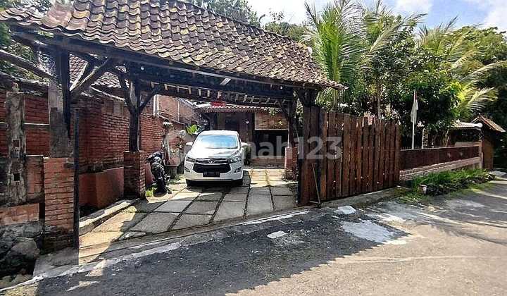 Rumah Etnik Limasan Dan Joglo Di Jalan Godean Km 16