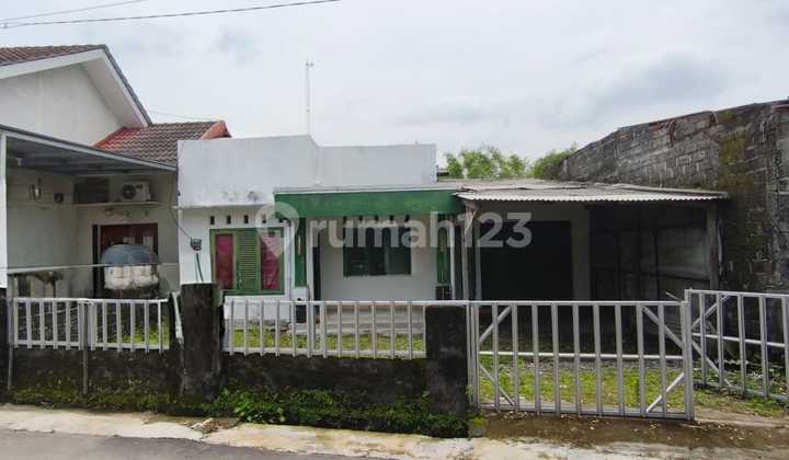 Super Cheap House Near UGM and UII Campus on Kaliurang Road KM 9 Super Cheap House Near UGM and UII Campus on Kaliurang Road KM 9