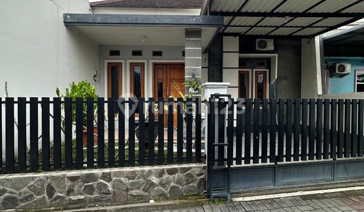 Beautiful and Affordable House Near UGM and UII Campuses on Palagan Street Beautiful and Affordable House Near UGM and UII Campuses on Palagan Street