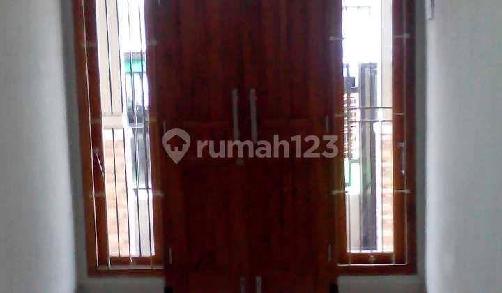 Kosan Berikut Rumah Induk Dekat Amplss 2