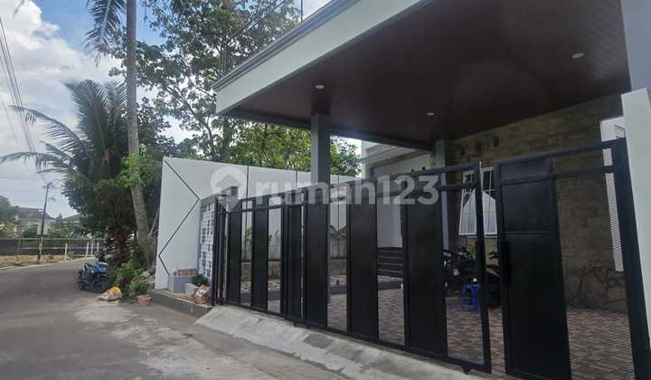 Luxury House with Rice Field View and Scenic Near UGM and UII Campuses on Jalan Kaliurang Km 9.5 2