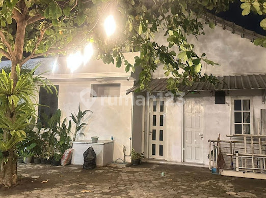 Colonial Concept House in the City Center Near Taman Siswa 2