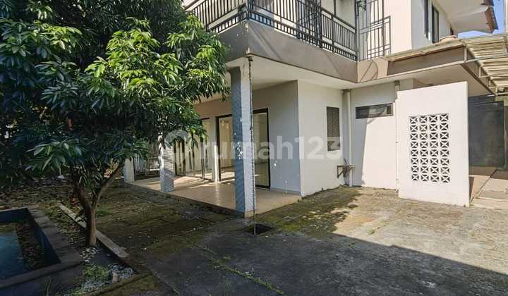 Luxury Home with Spacious and Lush Land in Maguwo 2