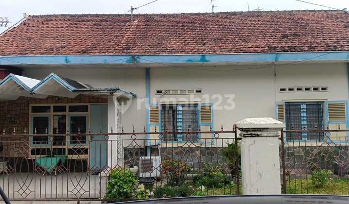 Rumah Model Klasik Dekat Kampus di Samirono