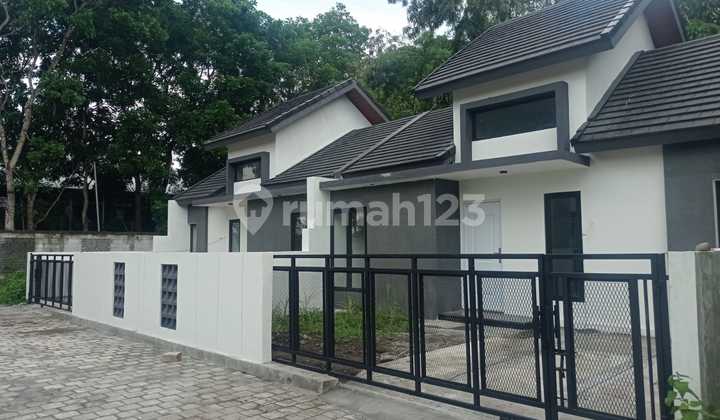 Rumah Baru Cantik Siap Huni Dalam Cluster di Cebongan