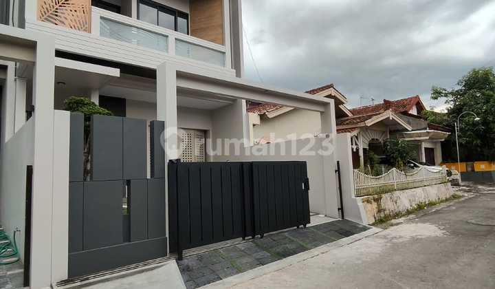 Luxury Move-In Ready House Near UGM and UII Campuses on Jalan Kaliurang Km 7.5 2