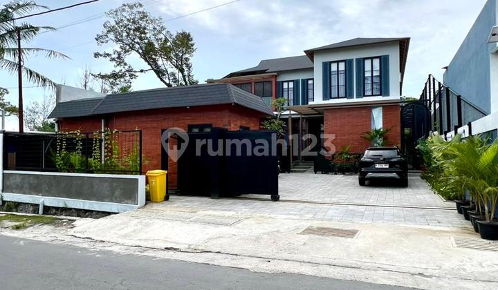 Super Luxurious and Lush Villa on Jalan Kaliurang Km 14