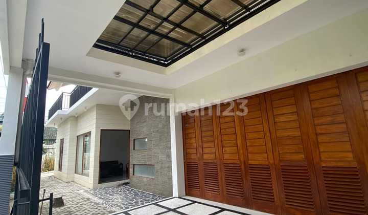 Luxurious and Beautiful House Near UGM and UII Campuses, Jalan Kaliurang Km 7.5 2