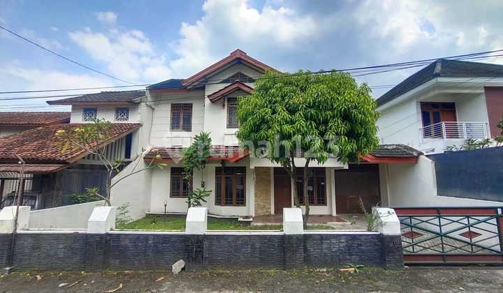 Affordable and Luxurious House Near UGM and UII Campuses on Jalan Kaliurang Km 8