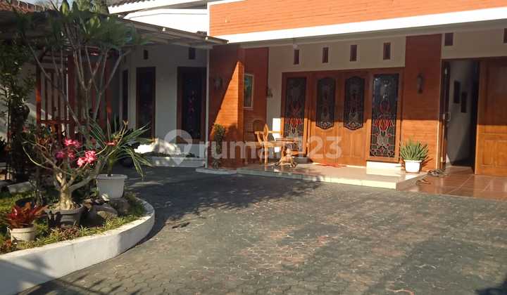 Comfortable and Lush Countryside Atmosphere House Near UII Campus on Jalan Kaliurang Km.13 Comfortable and Lush Countryside Atmosphere House Near UII Campus on Jalan Kaliurang Km.13
