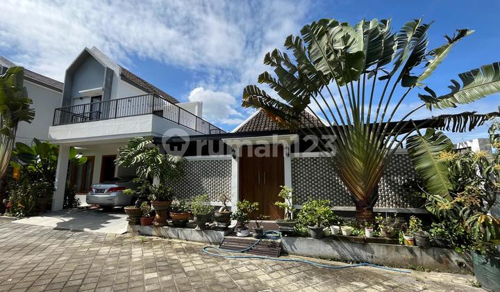 House With Private Pool and Aesthetic Joglo in Maguwo