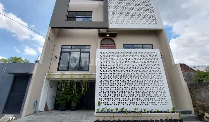 Rumah Private Pool Dekat Kampus Ugm Di Jalan Palagan Km 7