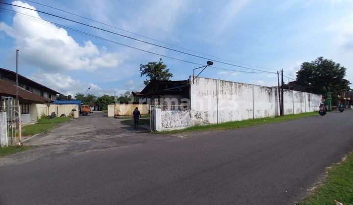 Bonus Land with Warehouse Building in Sidomulyo, Godean