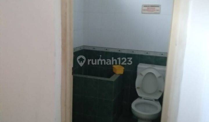 Ruko dipinggir jalan ramai di Tomang Jakarta Barat 2