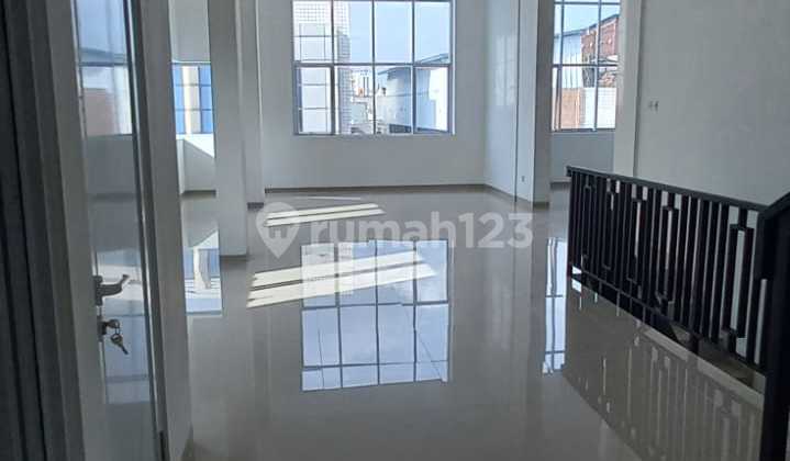 Ruko Siap Huni Pinggir Jalan di Jelambar Jakarta Barat