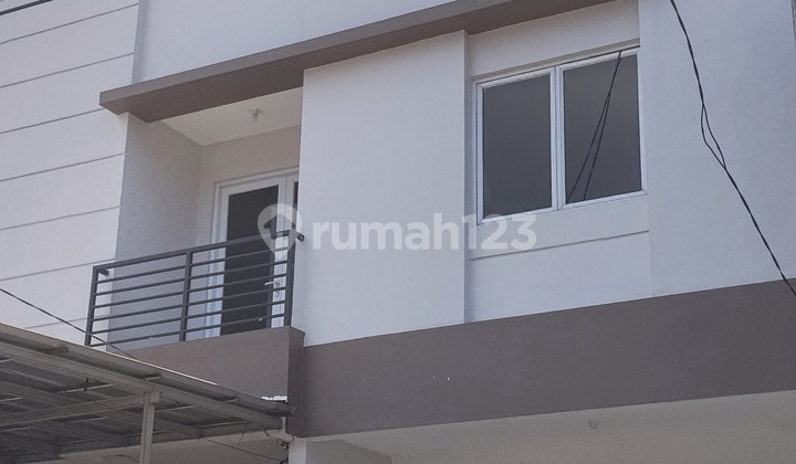 Ready-to-Use Shop House in Petojo Ready-to-Use Shop House in Petojo