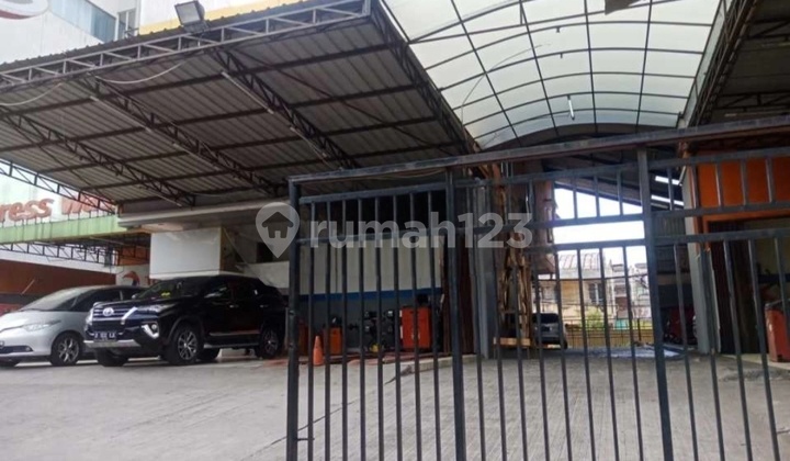 Disewa Ruko Luas Ex Bengkel di Tomang Jakarta Barat