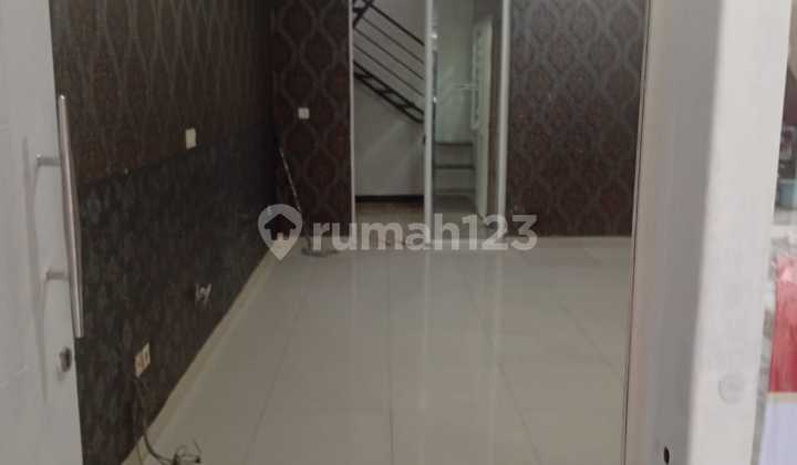 Rumah Sewa di Green Lake 2Lt Uk 4X15 Semi Furnish
