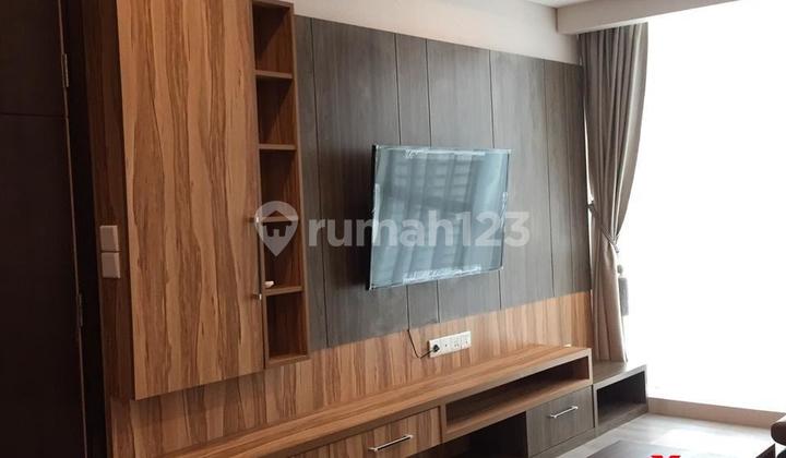 Jual Cepat, Murah Apartemen Galery West Akr, 2+1 BR Semi Furnish
