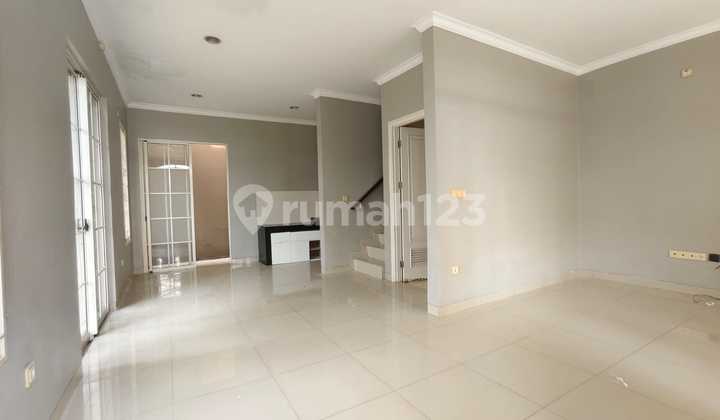 Rumah Sewa Hoek di Green Lake, Cluster West Europe Siap Huni