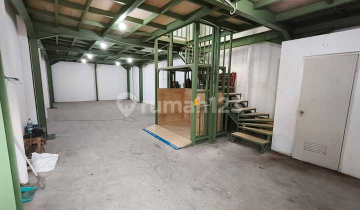 Warehouse in Aeropolis Technopark Tangerang, 3 Floors, Size 6X20, Good Condition Warehouse in Aeropolis Technopark Tangerang, 3 Floors, Size 6X20, Good Condition